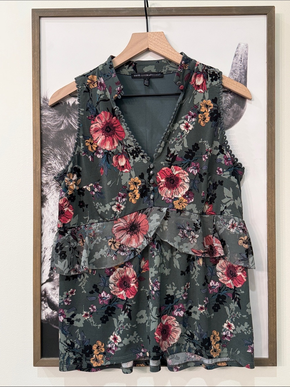 🌺🖤🌿 White House Black Market Sleeveless Blouse